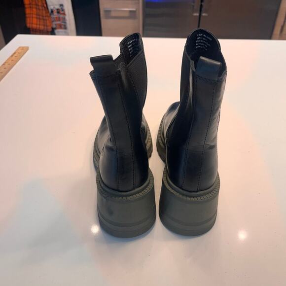 NEW Vince Camuto Black Leather Block Heel Pull On Booties Size 6.5 - Picture 8 of 10